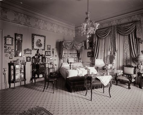 vintage 1800s bedroom