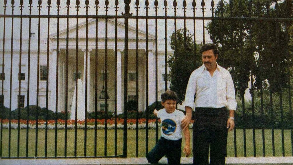 Photo of drug lord Pablo Escobar in front of The White House